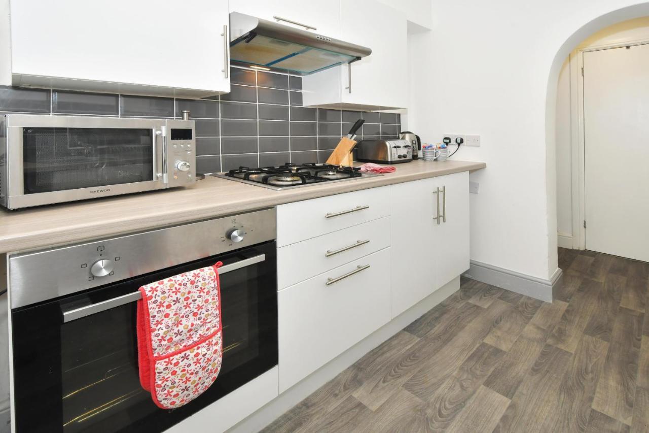 City Centre Home By The Peaks With 3 Bedrooms Stoke-on-Trent Exteriör bild