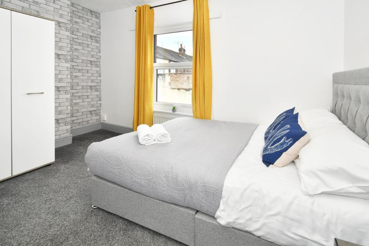 City Centre Home By The Peaks With 3 Bedrooms Stoke-on-Trent Exteriör bild